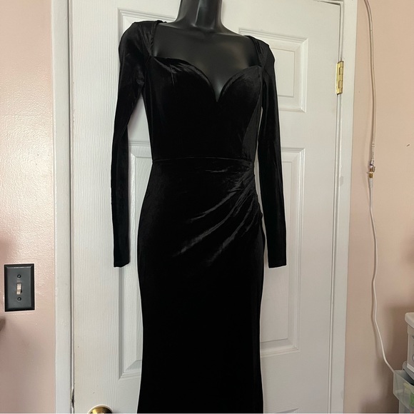 Fashion Nova Elevated Party Velvet Maxi Dress - Black - Picture 5 of 7